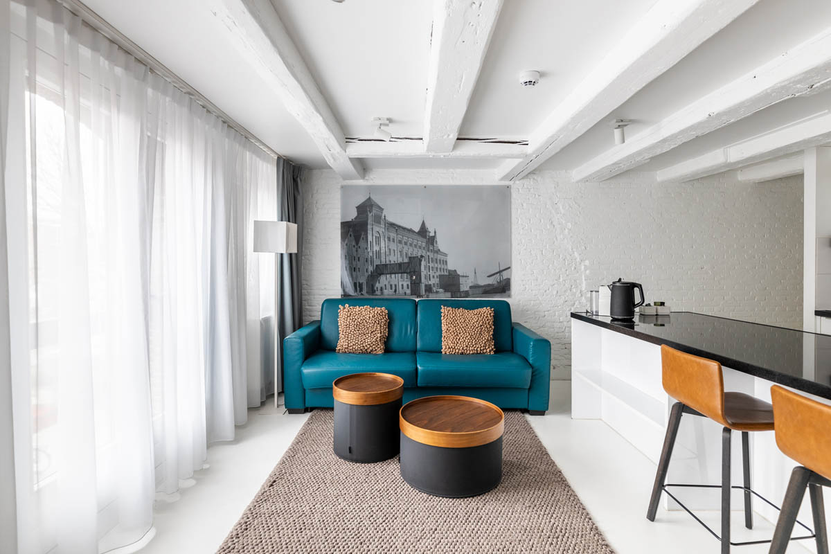 YAYS Amsterdam Salt House Canal, One Bedroom Grand, Living